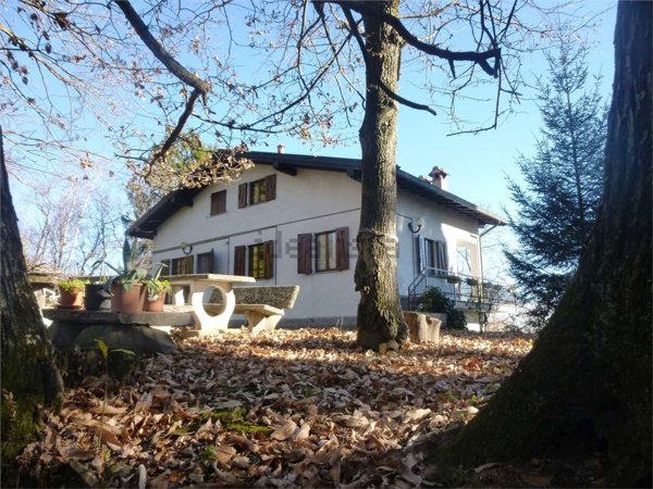 casa indipendente in vendita a Massino Visconti in zona Monte