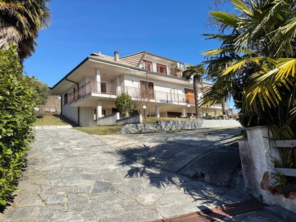 casa indipendente in vendita a Massino Visconti in zona Monte