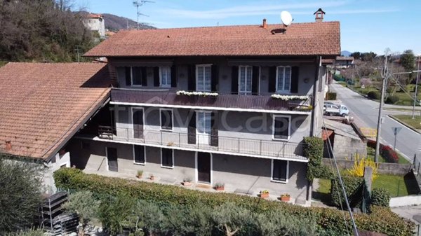 casa indipendente in vendita a Meina in zona Ghevio