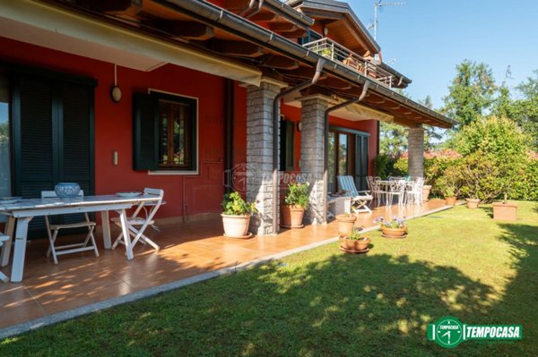 casa indipendente in vendita a Meina in zona Silvera