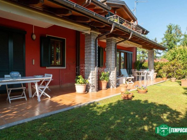 casa indipendente in vendita a Meina in zona Silvera