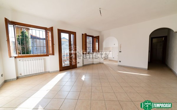 appartamento in vendita a Meina in zona Ghevio