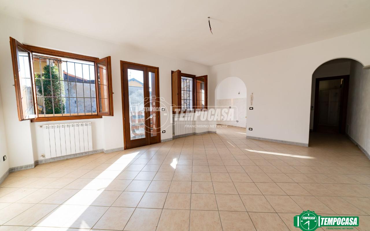 appartamento in vendita a Meina in zona Ghevio