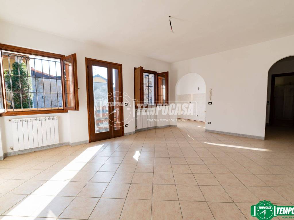 appartamento in vendita a Meina in zona Ghevio