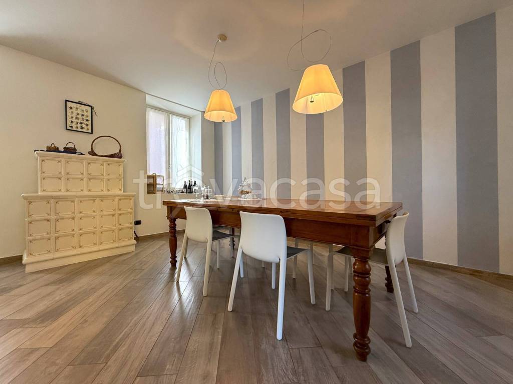 casa indipendente in vendita a Meina in zona Ghevio