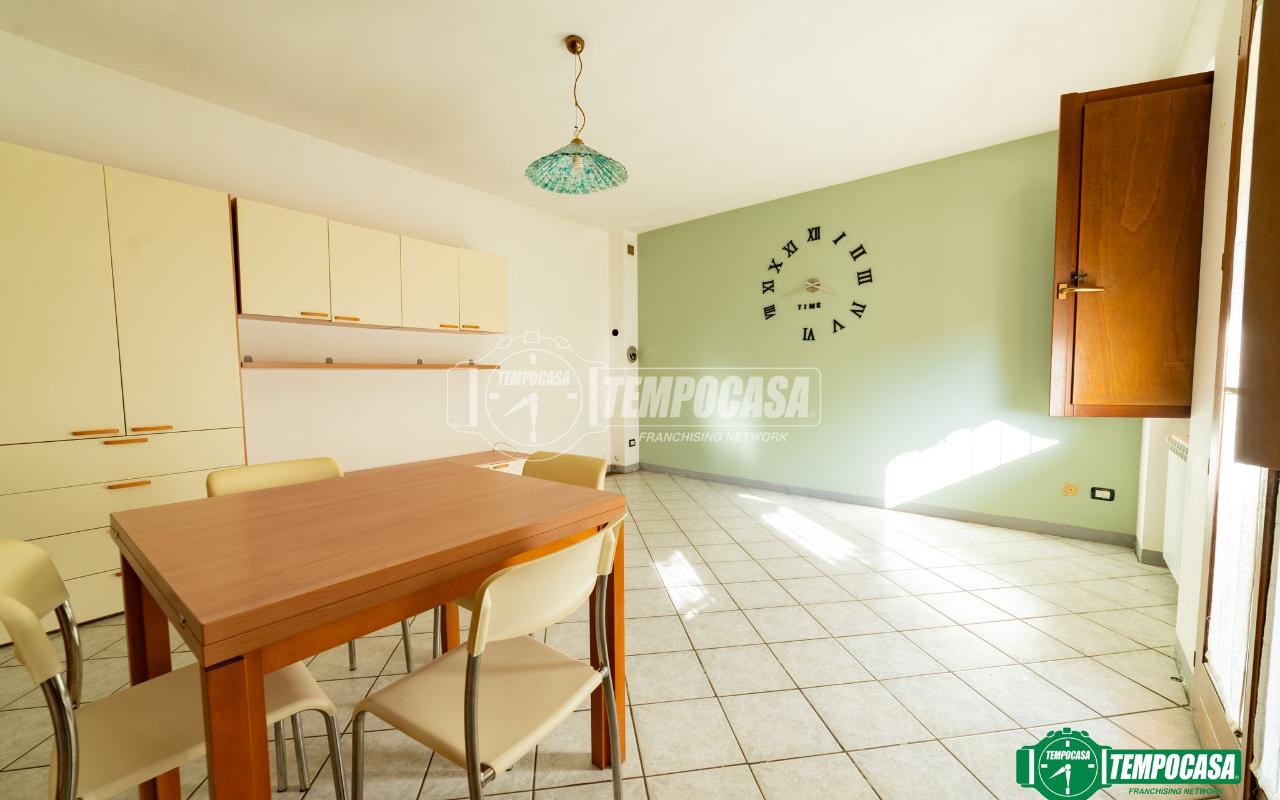appartamento in vendita a Meina in zona Ghevio