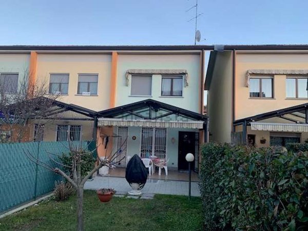 casa indipendente in vendita a Meina in zona Ghevio