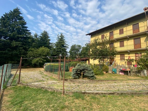 casa indipendente in vendita a Meina in zona Ghevio