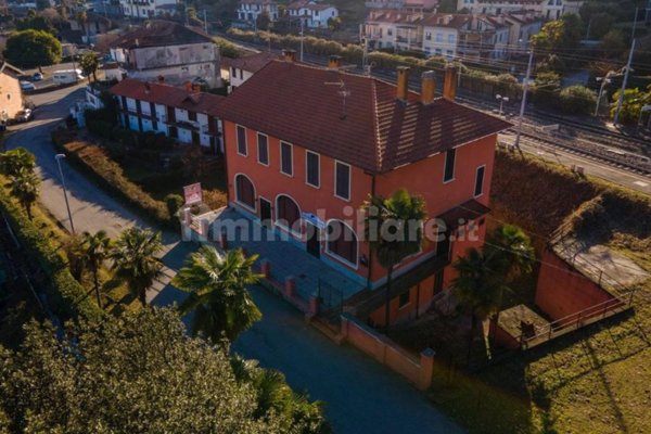 intera palazzina in vendita a Meina