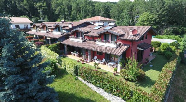 casa indipendente in vendita a Meina in zona Silvera