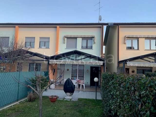 casa indipendente in vendita a Meina in zona Ghevio