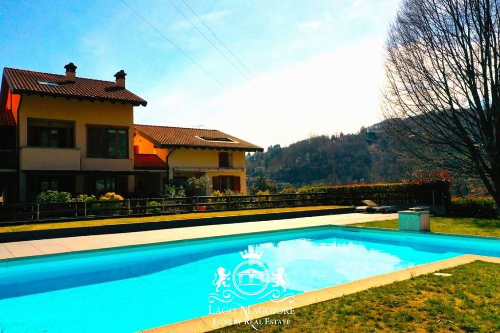 appartamento in vendita a Meina in zona Ghevio