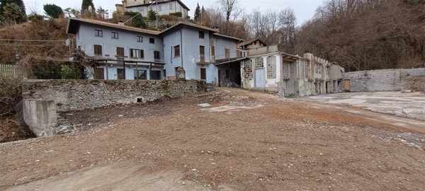 casa indipendente in vendita a Meina in zona Ghevio