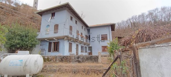 casa indipendente in vendita a Meina in zona Ghevio