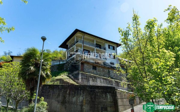 casa indipendente in vendita a Meina in zona Ghevio