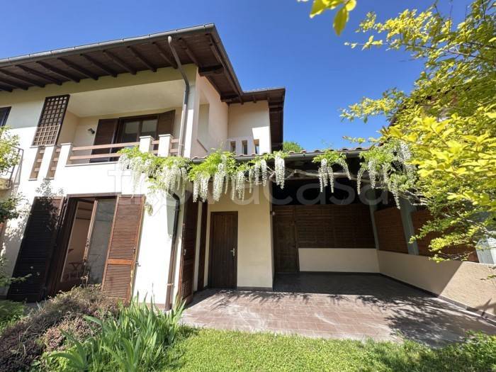 casa indipendente in vendita a Meina in zona Ghevio