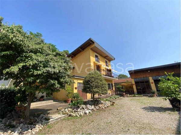 casa indipendente in vendita a Meina in zona Ghevio
