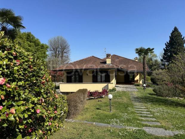 casa indipendente in vendita a Meina