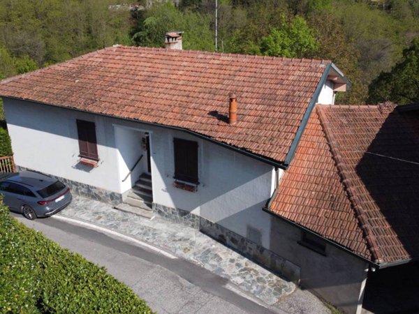 casa indipendente in vendita a Meina in zona Ghevio