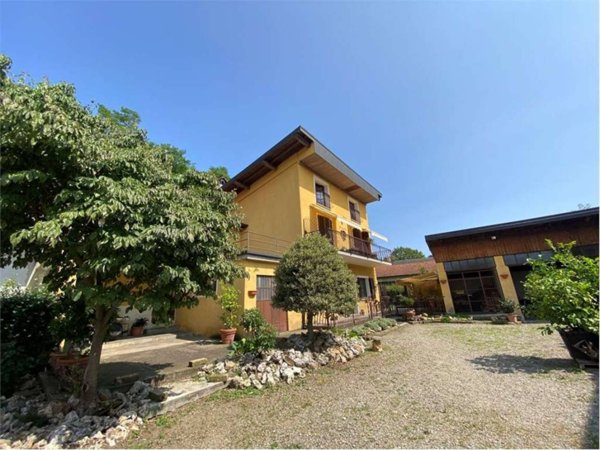 casa indipendente in vendita a Meina in zona Ghevio