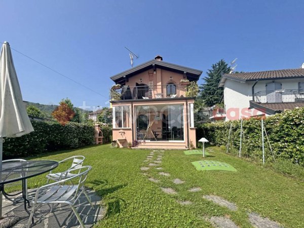 casa indipendente in vendita a Meina