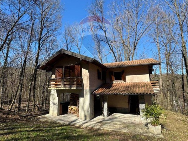 appartamento in vendita a Meina in zona Ghevio