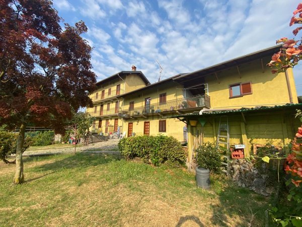 casa indipendente in vendita a Meina in zona Ghevio