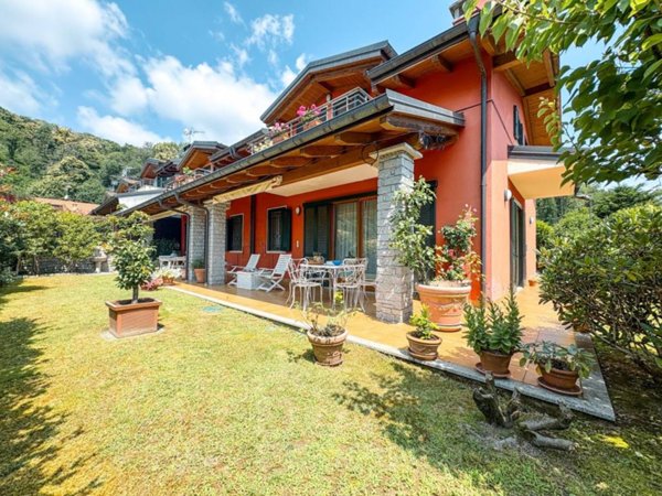 casa indipendente in vendita a Meina in zona Silvera