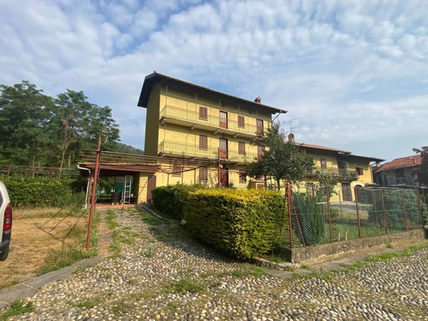 casa indipendente in vendita a Meina in zona Ghevio