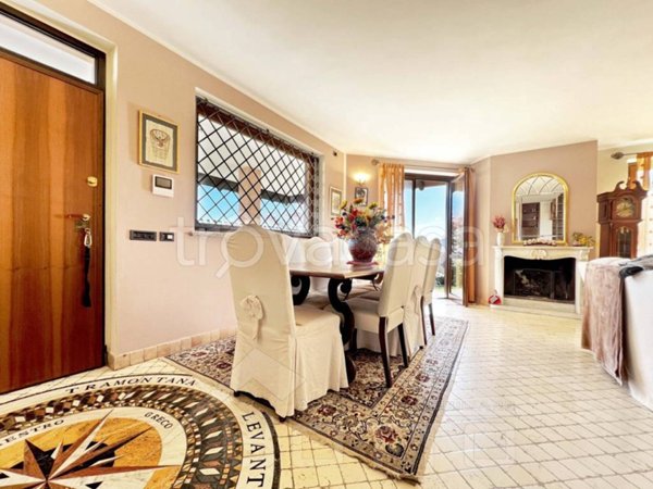 casa indipendente in vendita a Meina in zona Ghevio