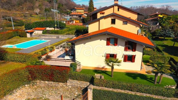 casa indipendente in vendita a Meina in zona Ghevio