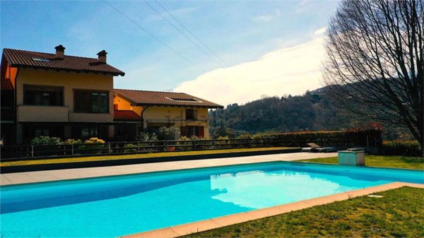 casa indipendente in vendita a Meina in zona Ghevio
