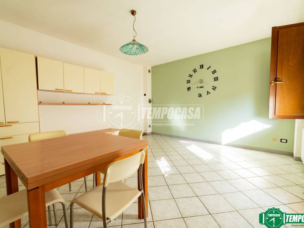 appartamento in vendita a Meina in zona Ghevio