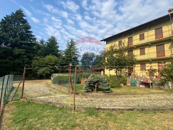 casa indipendente in vendita a Meina in zona Ghevio