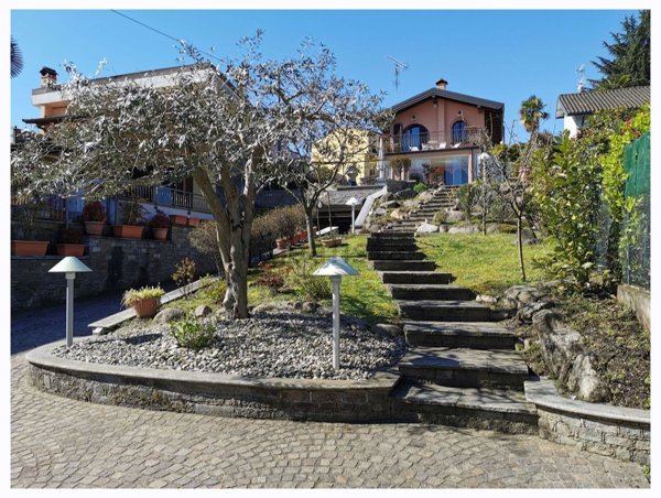 casa indipendente in vendita a Meina