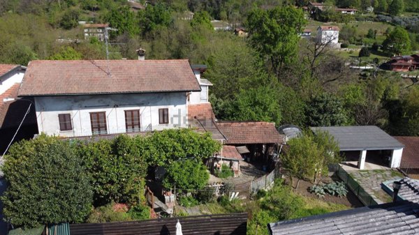 casa indipendente in vendita a Meina in zona Ghevio