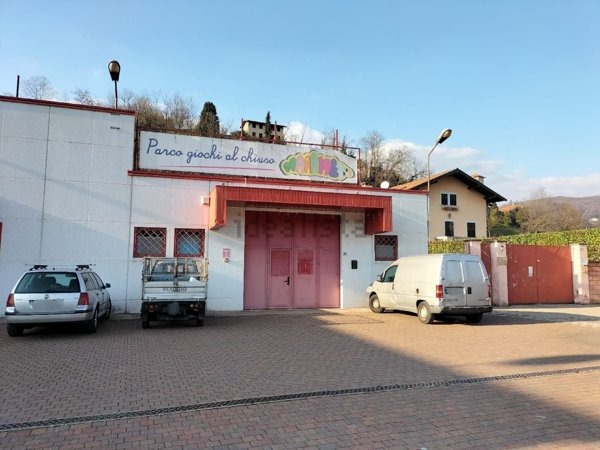 ufficio in vendita a Meina in zona Ghevio