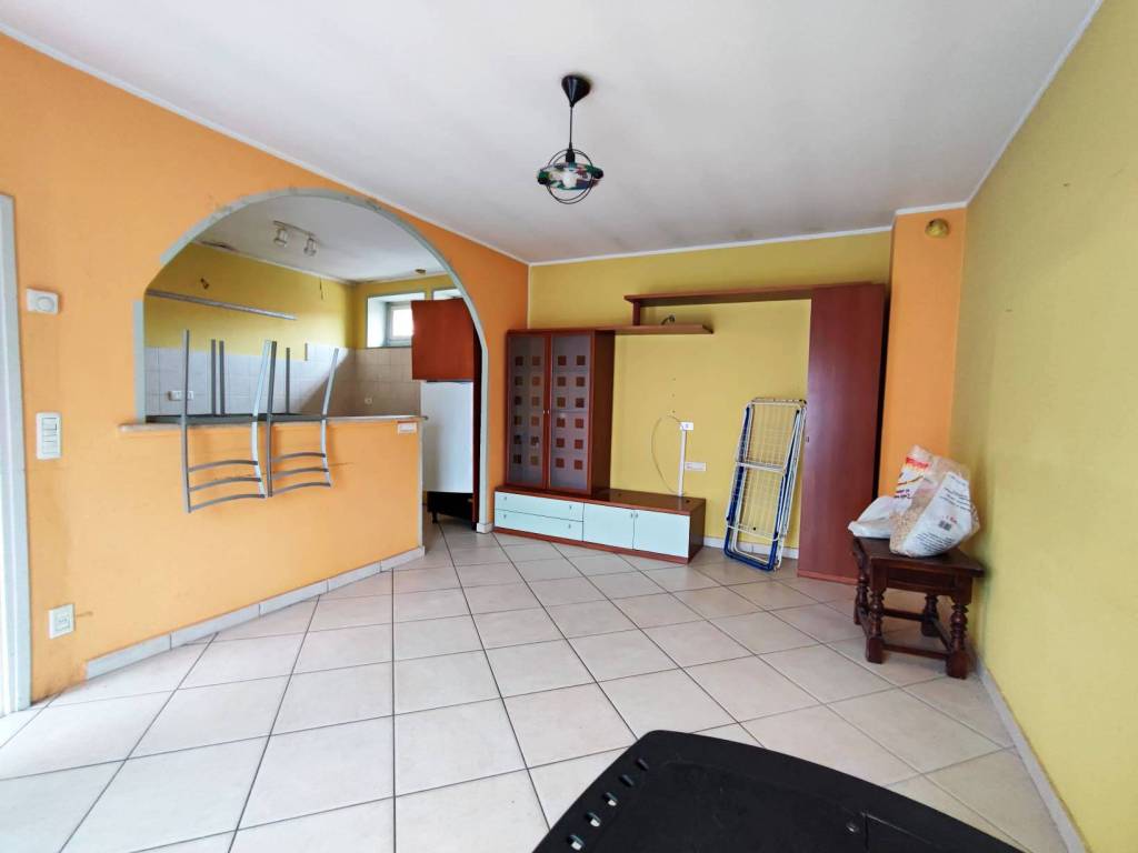 appartamento in vendita a Meina in zona Ghevio