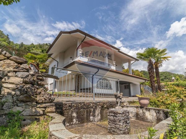 casa indipendente in vendita a Meina