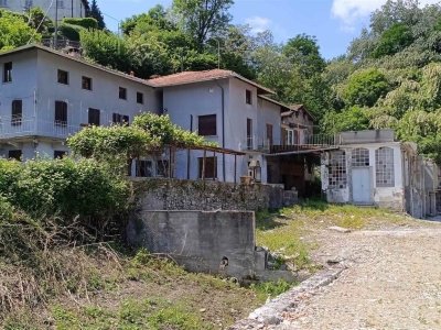 casa indipendente in vendita a Meina in zona Ghevio