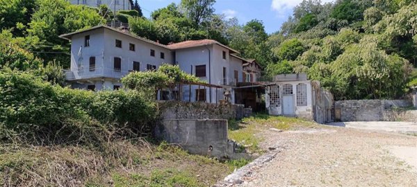 casa indipendente in vendita a Meina in zona Ghevio