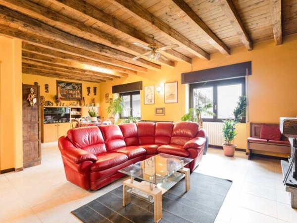 appartamento in vendita a Meina in zona Ghevio