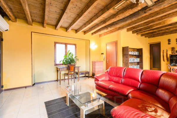 appartamento in vendita a Meina in zona Ghevio