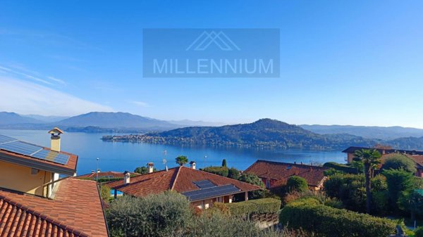 casa indipendente in vendita a Meina in zona Ghevio