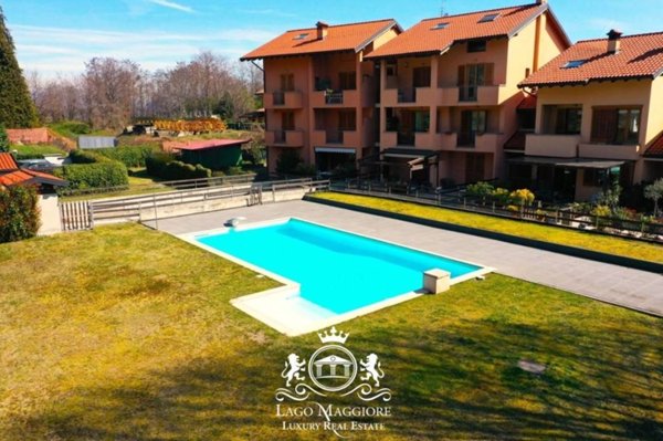 appartamento in vendita a Meina in zona Ghevio