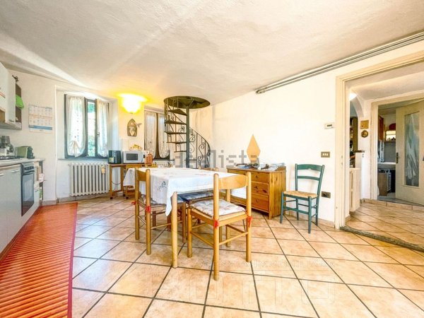 casa semindipendente in vendita a Meina in zona Ghevio