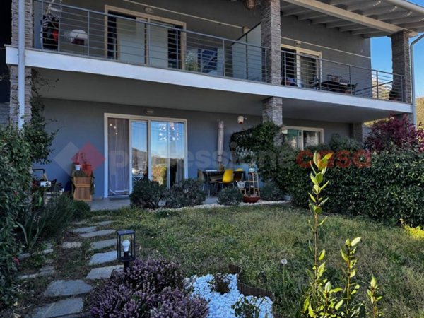 appartamento in vendita a Meina in zona Ghevio