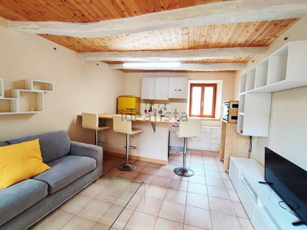 appartamento in vendita a Meina in zona Ghevio