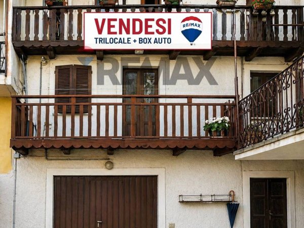 appartamento in vendita a Meina in zona Ghevio