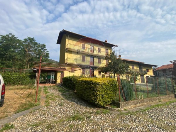 casa indipendente in vendita a Meina in zona Ghevio